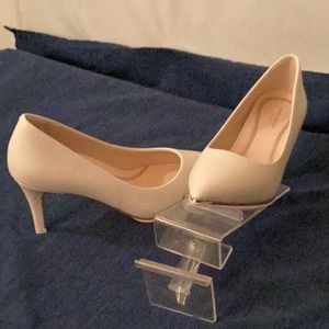 NWOB Cole Han “Grand Ambition”, cream color pointed toe comfortable shoes # 8B.